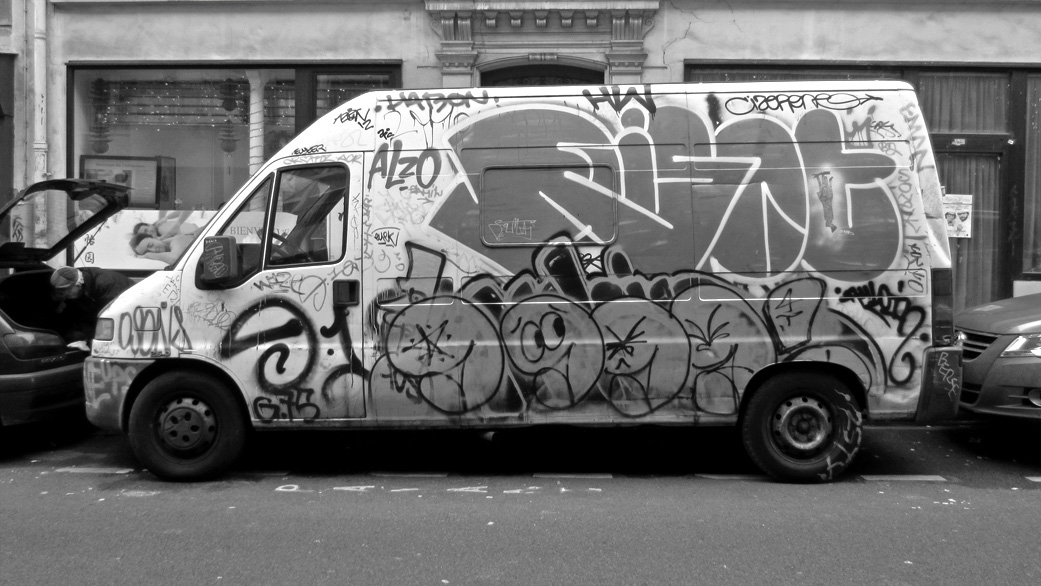 paris graffiti van
